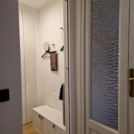Architect's Nest On The Roof Apartment